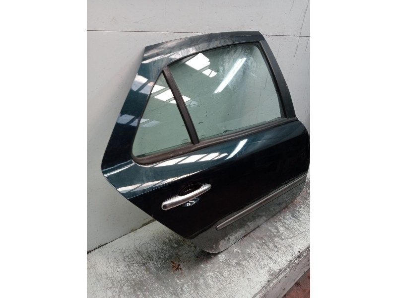 Recambio de puerta trasera derecha para renault laguna ii (bg0/1_) 2.2 dci (bg0f) referencia OEM IAM  5P 