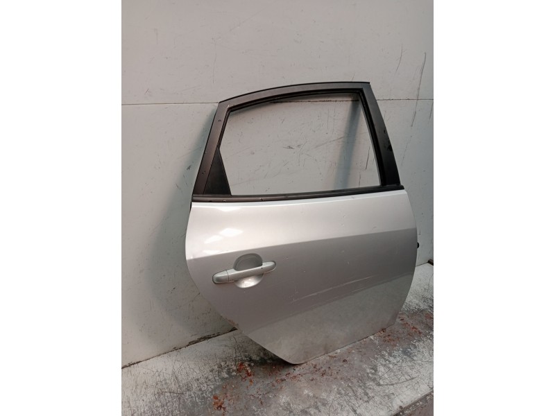Recambio de puerta trasera derecha para hyundai elantra iii sedán (xd) 1.6 referencia OEM IAM  4P 