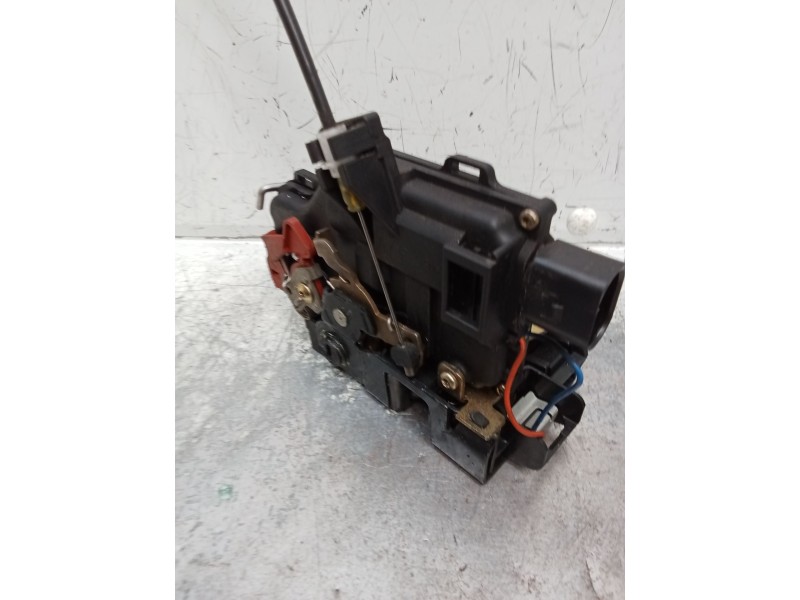 Recambio de motor cierre centralizado trasero izquierdo para audi a4 b6 (8e2) 2.0 referencia OEM IAM 4B0839015D  