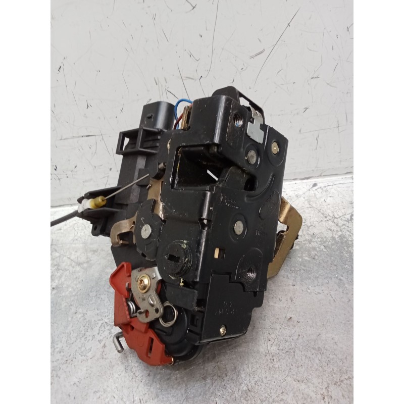 Recambio de motor cierre centralizado trasero izquierdo para audi a4 b6 (8e2) 2.0 referencia OEM IAM 4B0839015D  