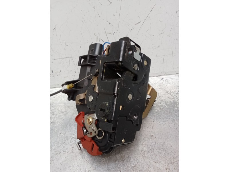 Recambio de motor cierre centralizado trasero izquierdo para audi a4 b6 (8e2) 2.0 referencia OEM IAM 4B0839015D  