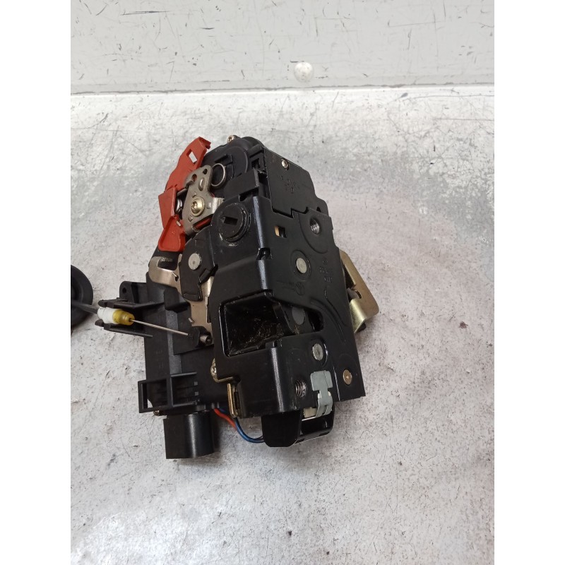 Recambio de motor cierre centralizado trasero derecho para audi a4 b6 (8e2) 2.0 referencia OEM IAM 4B0839016D  