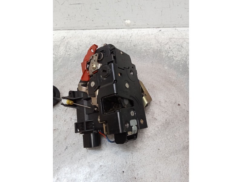 Recambio de motor cierre centralizado trasero derecho para audi a4 b6 (8e2) 2.0 referencia OEM IAM 4B0839016D  