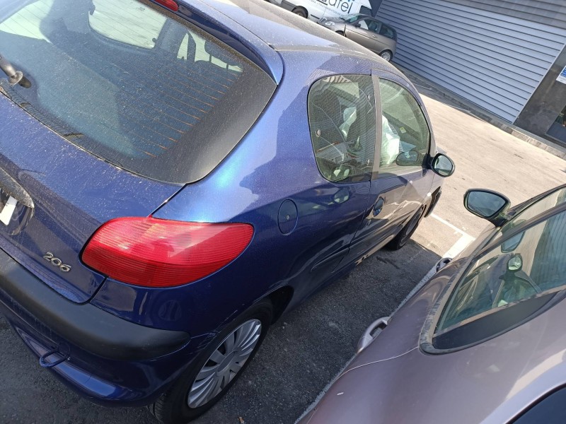 peugeot 206 berlina del año 2001