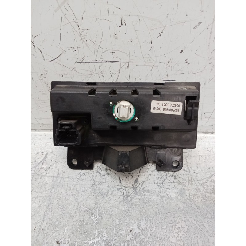 Recambio de pantalla multifuncion para audi a4 b6 (8e2) 2.0 referencia OEM IAM 02432219901 96250976ZR 