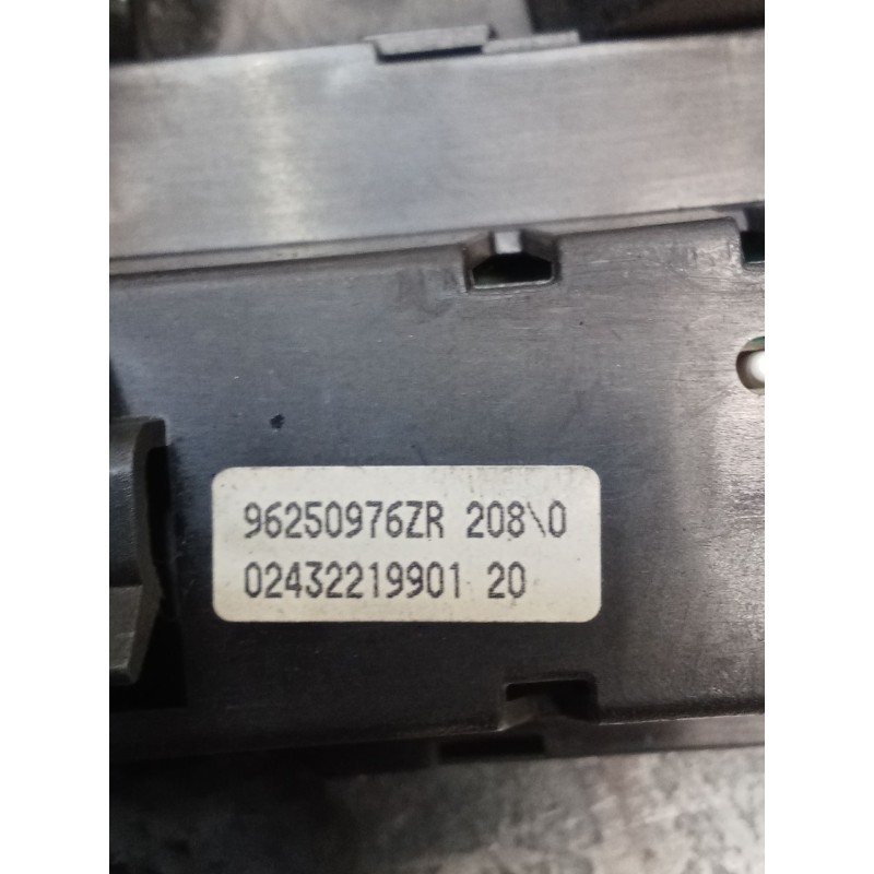 Recambio de pantalla multifuncion para audi a4 b6 (8e2) 2.0 referencia OEM IAM 02432219901 96250976ZR 