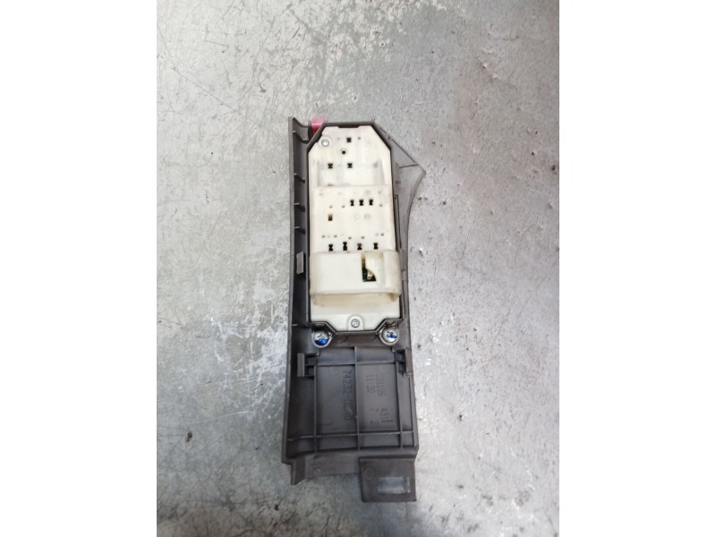 Recambio de mando elevalunas delantero izquierdo para toyota yaris (_p9_) 1.4 d-4d (nlp90_) referencia OEM IAM   