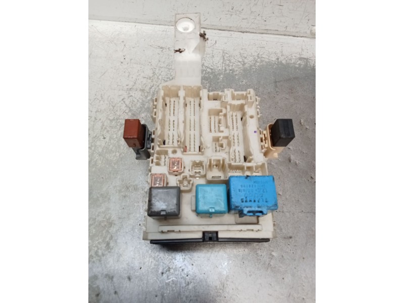 Recambio de caja reles / fusibles para toyota yaris (_p9_) 1.4 d-4d (nlp90_) referencia OEM IAM 61062294 8273052700 