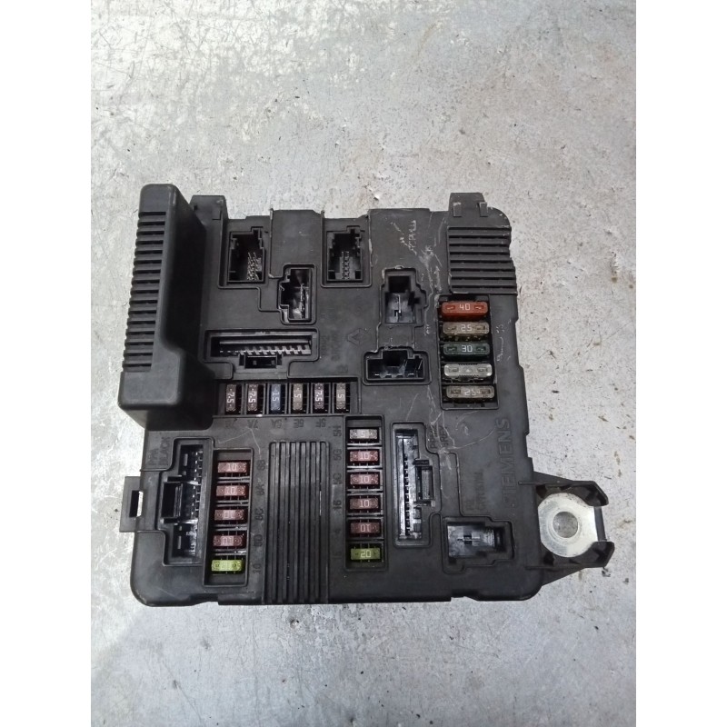 Recambio de caja reles / fusibles para renault megane ii (bm0/1_, cm0/1_) 1.6 16v (bm0c, cm0c) referencia OEM IAM 8200306033A 81