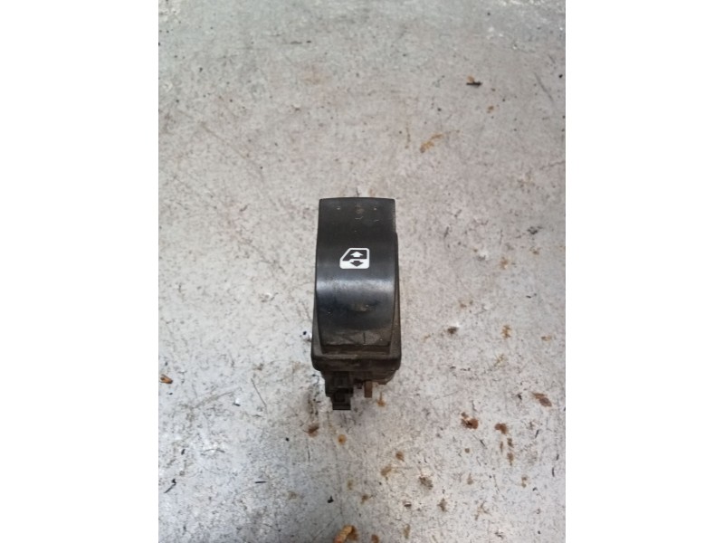 Recambio de mando elevalunas delantero derecho para nissan primastar furgoneta (x83) 1.9 dci 100 referencia OEM IAM   