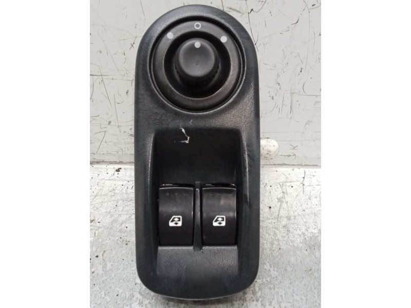 Recambio de mando elevalunas delantero izquierdo para nissan primastar furgoneta (x83) 1.9 dci 100 referencia OEM IAM   