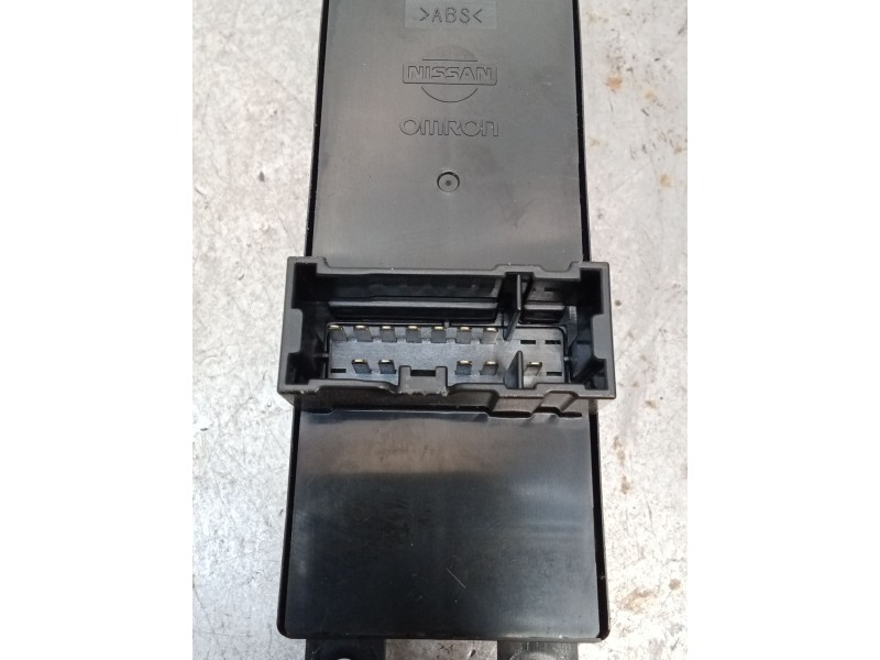 Recambio de mando elevalunas delantero izquierdo para nissan primera (p12) 2.0 referencia OEM IAM 25401AV640 CSDD702N 5P