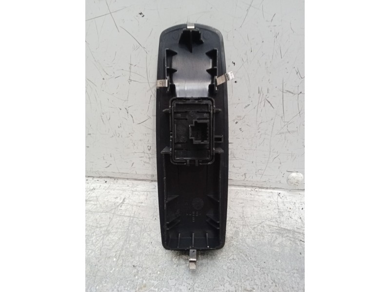 Recambio de mando elevalunas delantero derecho para renault megane iii hatchback (bz0/1_, b3_) 1.6 16v (bz1b, bz1h) referencia O