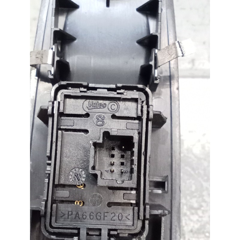 Recambio de mando elevalunas delantero derecho para renault megane iii hatchback (bz0/1_, b3_) 1.6 16v (bz1b, bz1h) referencia O