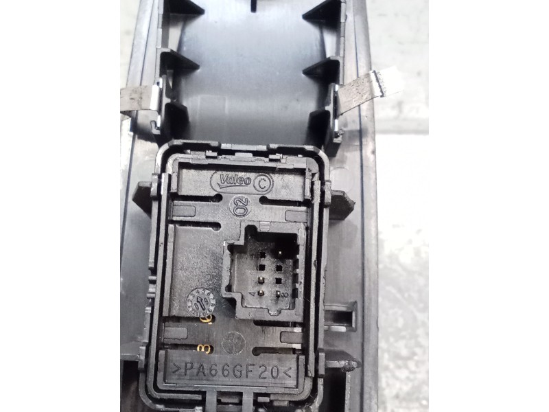 Recambio de mando elevalunas delantero derecho para renault megane iii hatchback (bz0/1_, b3_) 1.6 16v (bz1b, bz1h) referencia O