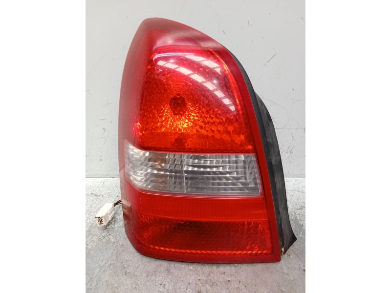 Recambio de piloto trasero izquierdo para nissan primera (p12) 2.0 referencia OEM IAM 89025257  