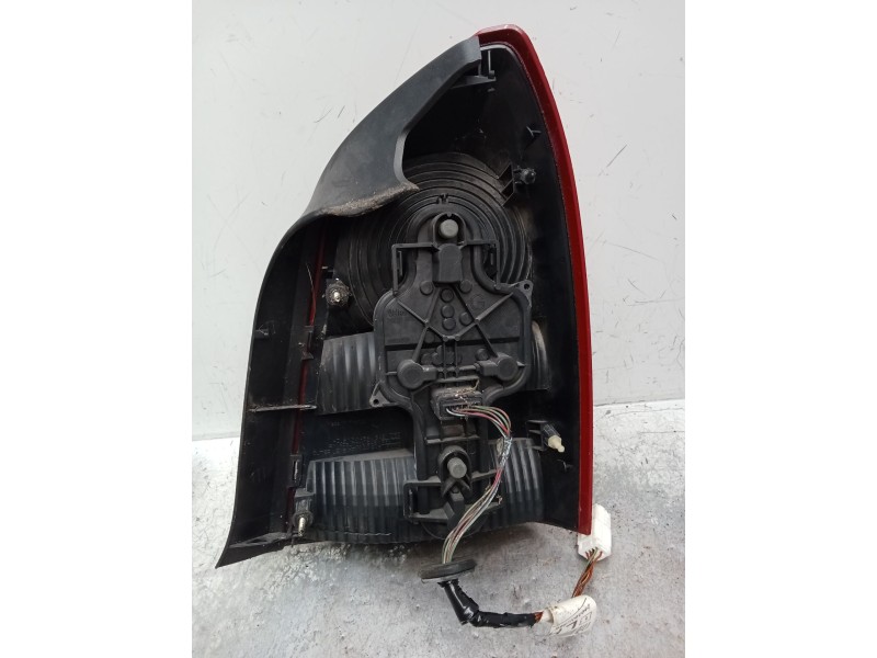 Recambio de piloto trasero izquierdo para nissan primera (p12) 2.0 referencia OEM IAM 89025257  