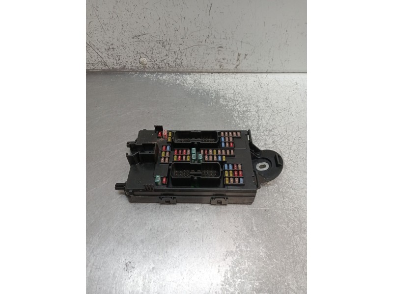 Recambio de caja reles / fusibles para volvo xc60 business plus 2wd referencia OEM IAM 32142591  