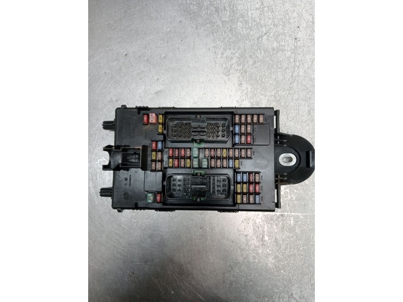 Recambio de caja reles / fusibles para volvo xc60 business plus 2wd referencia OEM IAM 32142591  