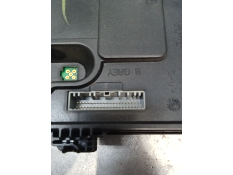 Recambio de caja reles / fusibles para renault megane iii hatchback (bz0/1_, b3_) 1.6 16v (bz1b, bz1h) referencia OEM IAM 284B15