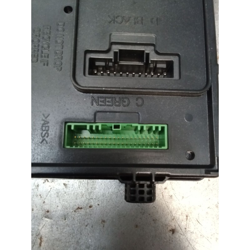 Recambio de caja reles / fusibles para renault megane iii hatchback (bz0/1_, b3_) 1.6 16v (bz1b, bz1h) referencia OEM IAM 284B15