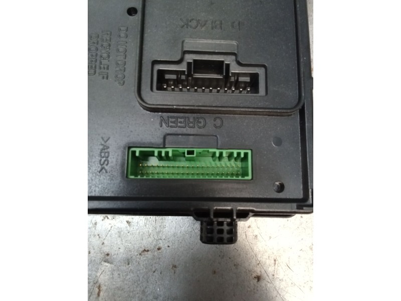 Recambio de caja reles / fusibles para renault megane iii hatchback (bz0/1_, b3_) 1.6 16v (bz1b, bz1h) referencia OEM IAM 284B15