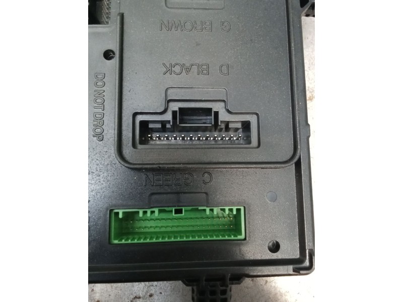 Recambio de caja reles / fusibles para renault megane iii hatchback (bz0/1_, b3_) 1.6 16v (bz1b, bz1h) referencia OEM IAM 284B15