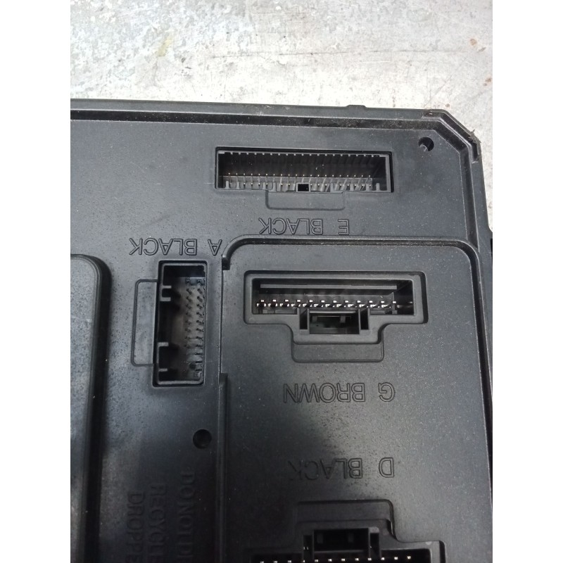 Recambio de caja reles / fusibles para renault megane iii hatchback (bz0/1_, b3_) 1.6 16v (bz1b, bz1h) referencia OEM IAM 284B15