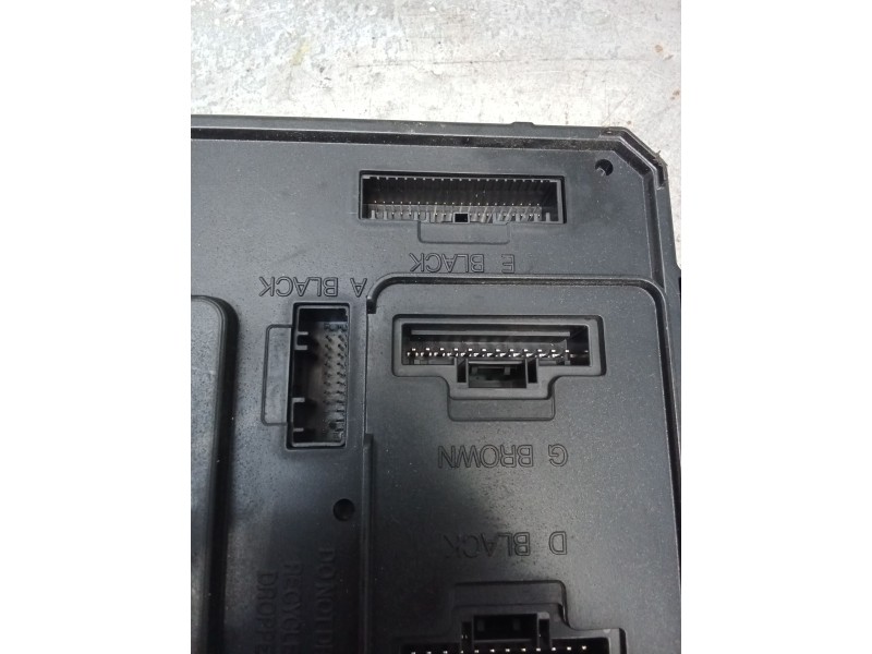 Recambio de caja reles / fusibles para renault megane iii hatchback (bz0/1_, b3_) 1.6 16v (bz1b, bz1h) referencia OEM IAM 284B15