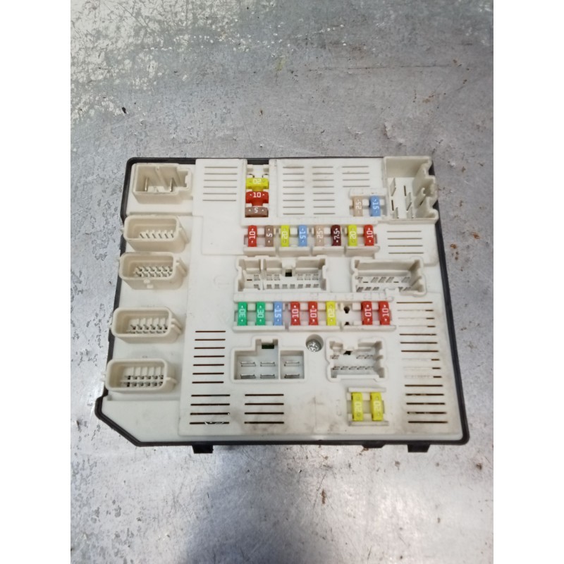 Recambio de caja reles / fusibles para renault megane iii hatchback (bz0/1_, b3_) 1.6 16v (bz1b, bz1h) referencia OEM IAM 284B60