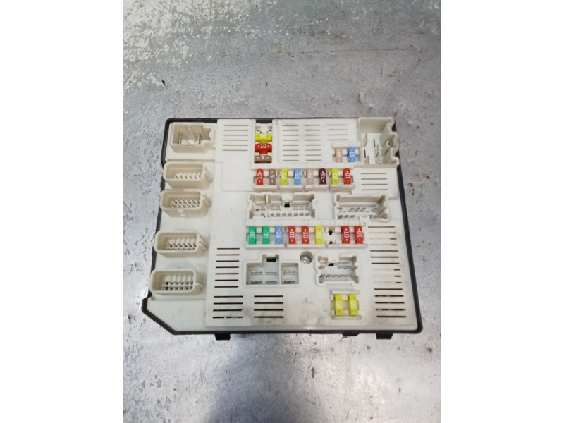 Recambio de caja reles / fusibles para renault megane iii hatchback (bz0/1_, b3_) 1.6 16v (bz1b, bz1h) referencia OEM IAM 284B60