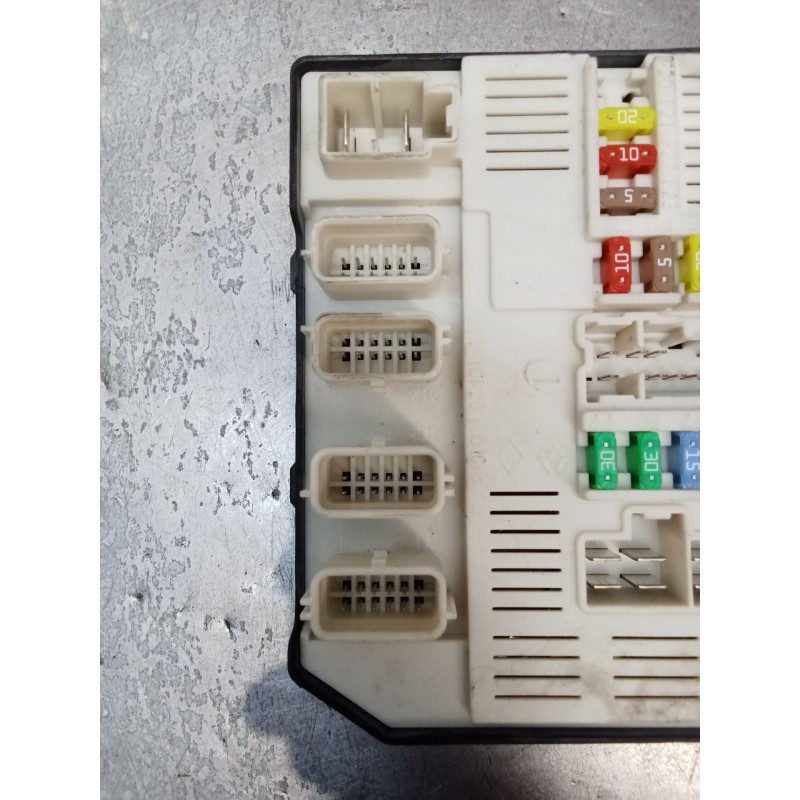 Recambio de caja reles / fusibles para renault megane iii hatchback (bz0/1_, b3_) 1.6 16v (bz1b, bz1h) referencia OEM IAM 284B60