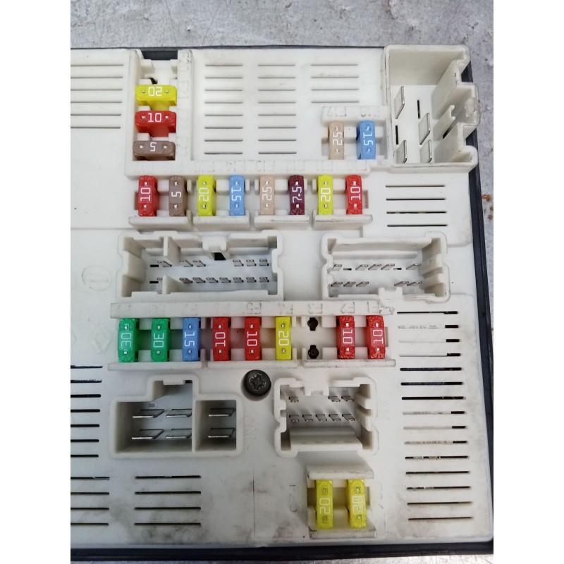 Recambio de caja reles / fusibles para renault megane iii hatchback (bz0/1_, b3_) 1.6 16v (bz1b, bz1h) referencia OEM IAM 284B60
