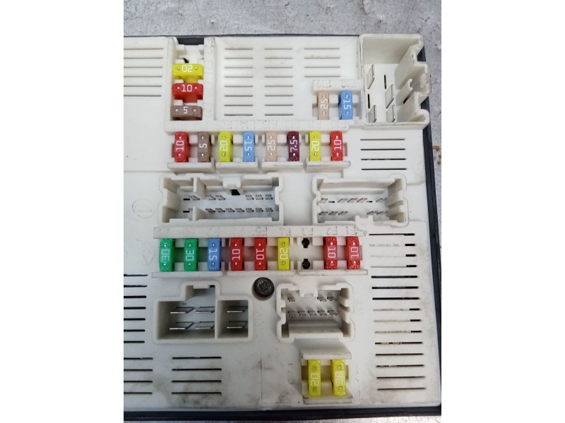 Recambio de caja reles / fusibles para renault megane iii hatchback (bz0/1_, b3_) 1.6 16v (bz1b, bz1h) referencia OEM IAM 284B60