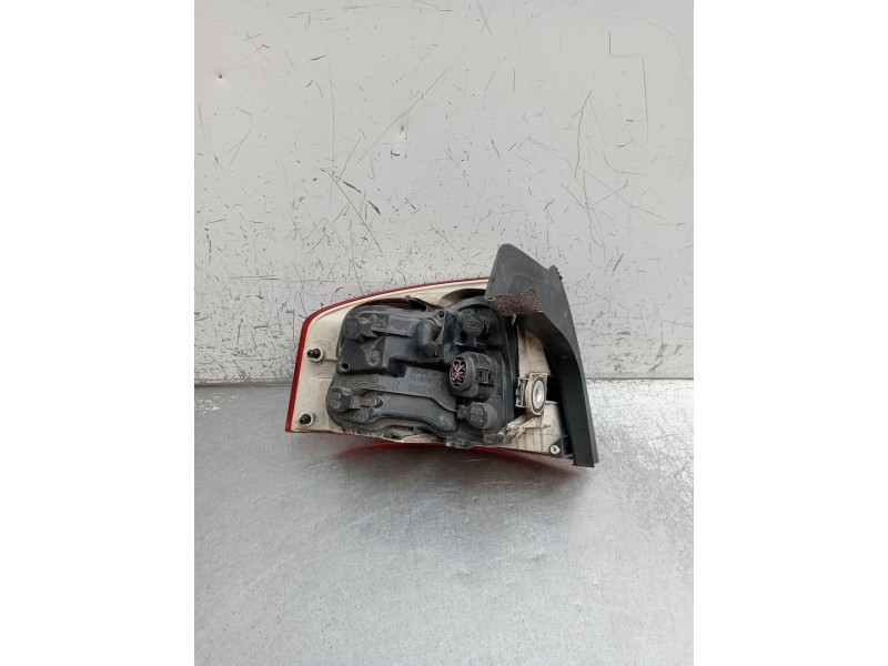 Recambio de piloto trasero derecho para audi a4 b7 (8ec) 2.0 tdi 16v referencia OEM IAM   