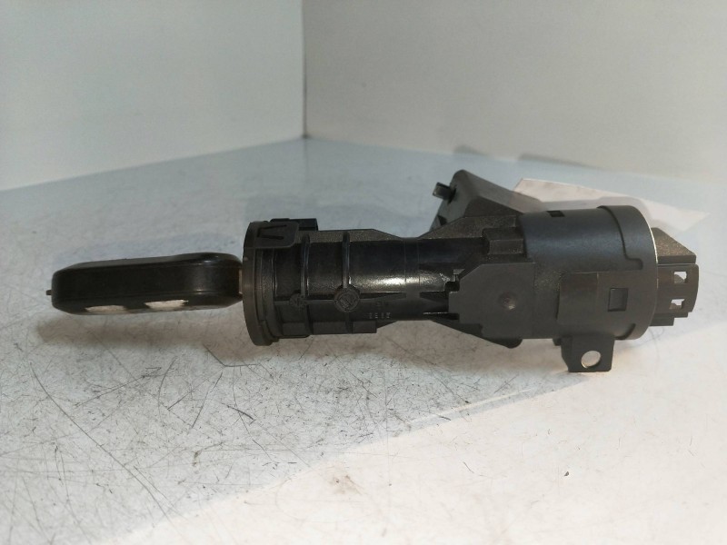 Recambio de conmutador de arranque para lancia delta (181) argento referencia OEM IAM 61083600  