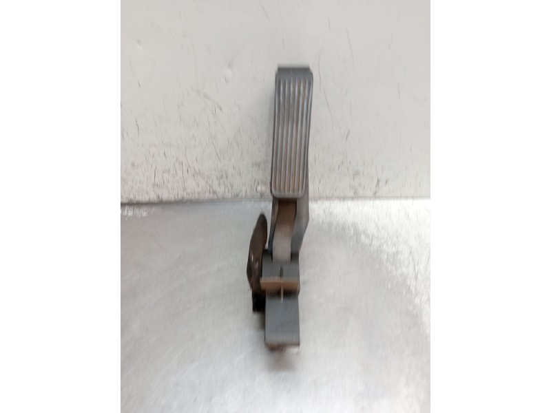 Recambio de potenciometro pedal para mercedes-benz clk (c209) clk 270 cdi (209.316) referencia OEM IAM A2113000404  