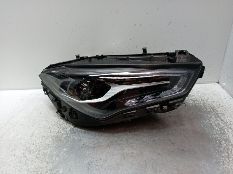 Recambio de faro derecho para mercedes-benz cla shooting brake (x118) cla 200 d (118.612) referencia OEM IAM A1189068601  