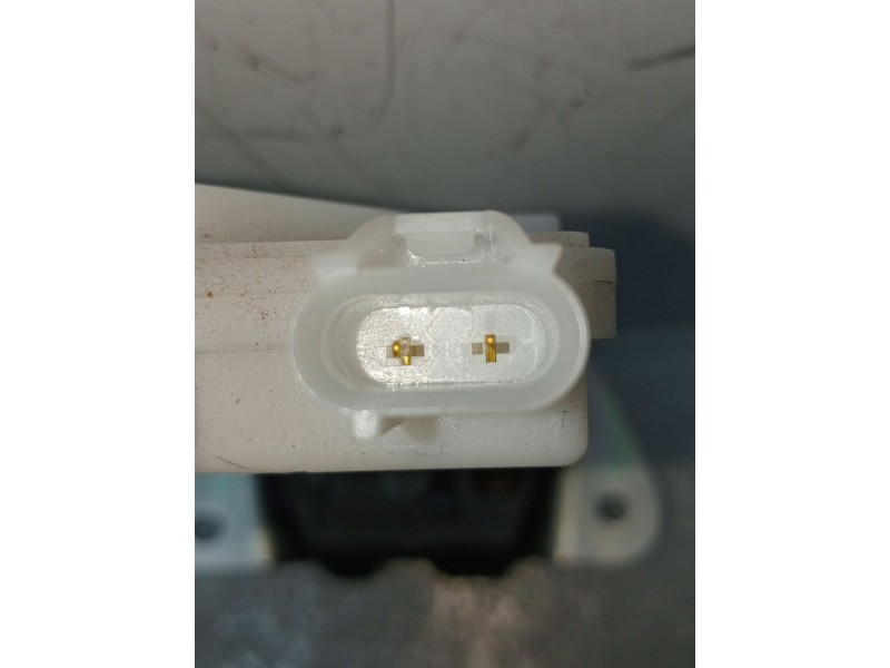 Recambio de motor cierre centralizado porton para citroën c-zero referencia OEM IAM A147218 5P 