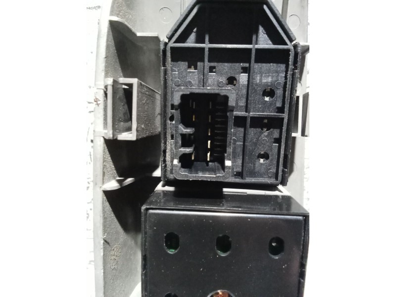 Recambio de mando elevalunas delantero izquierdo para kia sorento i (jc) 2.5 crdi referencia OEM IAM   