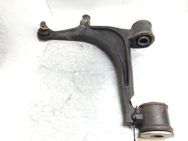 Recambio de brazo suspension inferior delantero izquierdo para renault master combi desde ´98 2.2 diesel referencia OEM IAM   