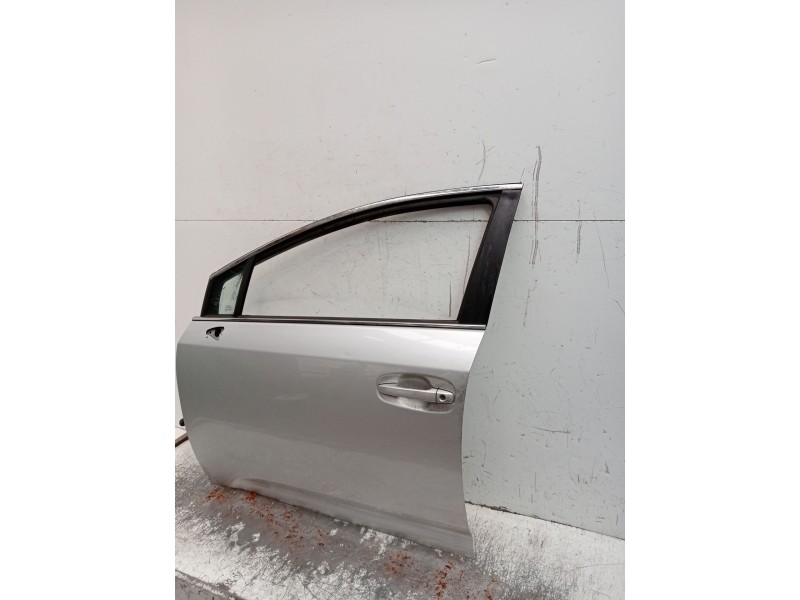Recambio de puerta delantera izquierda para toyota avensis sedán (_t27_) 2.0 d-4d (adt270_) referencia OEM IAM  4P 