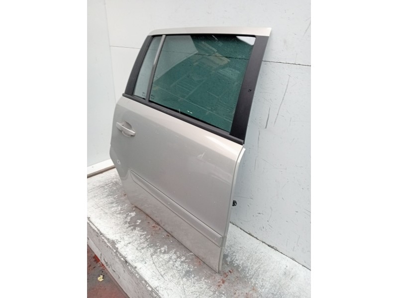 Recambio de puerta trasera derecha para opel zafira / zafira family b (a05) 1.7 cdti (m75) referencia OEM IAM  5P 