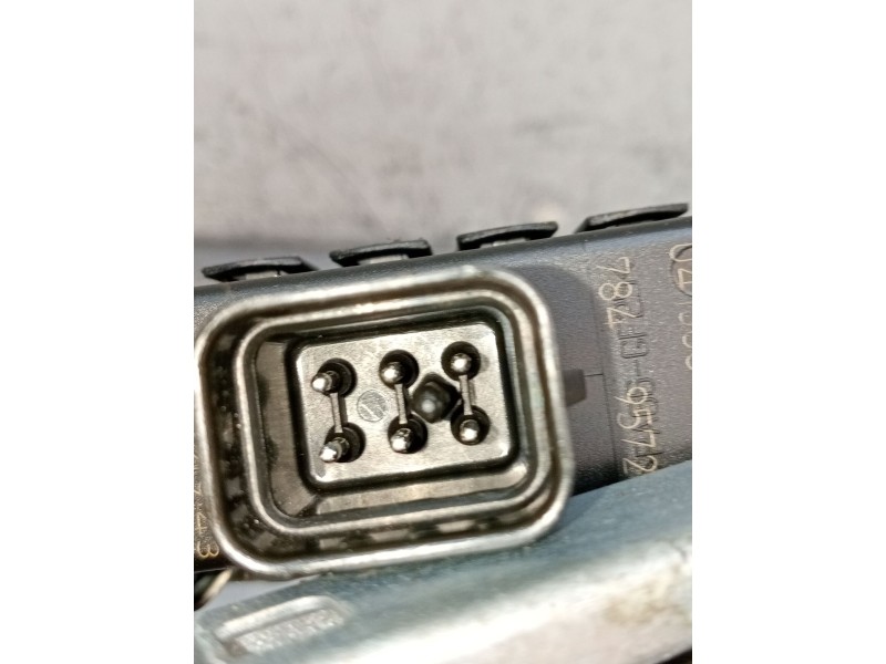 Recambio de elevalunas delantero derecho para opel zafira / zafira family b (a05) 1.9 cdti (m75) referencia OEM IAM A33701313222