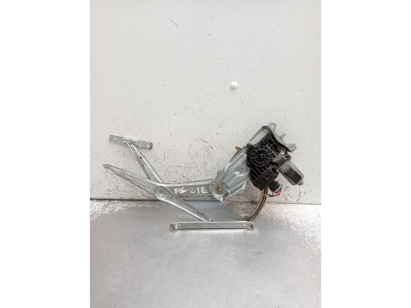 Recambio de elevalunas delantero izquierdo para opel zafira / zafira family b (a05) 1.9 cdti (m75) referencia OEM IAM A337013132