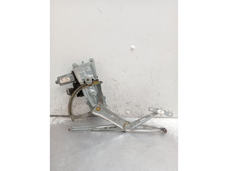 Recambio de elevalunas delantero izquierdo para opel zafira / zafira family b (a05) 1.9 cdti (m75) referencia OEM IAM A337013132