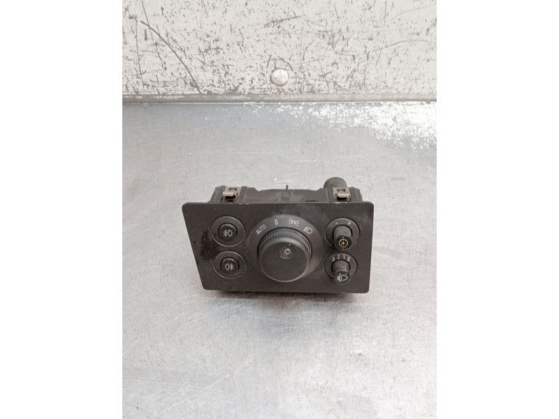 Recambio de mando luces para opel zafira / zafira family b (a05) 1.9 cdti (m75) referencia OEM IAM 13205868 04060100 