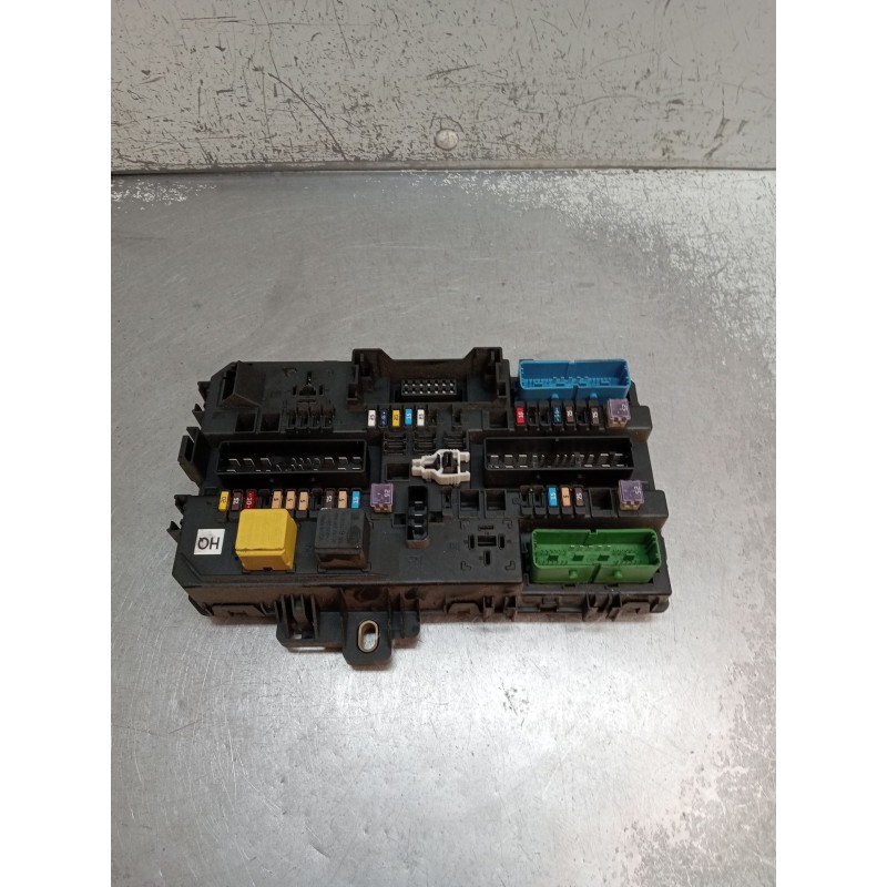Recambio de caja reles / fusibles para opel zafira / zafira family b (a05) 1.9 cdti (m75) referencia OEM IAM 13220831 5DK0086695
