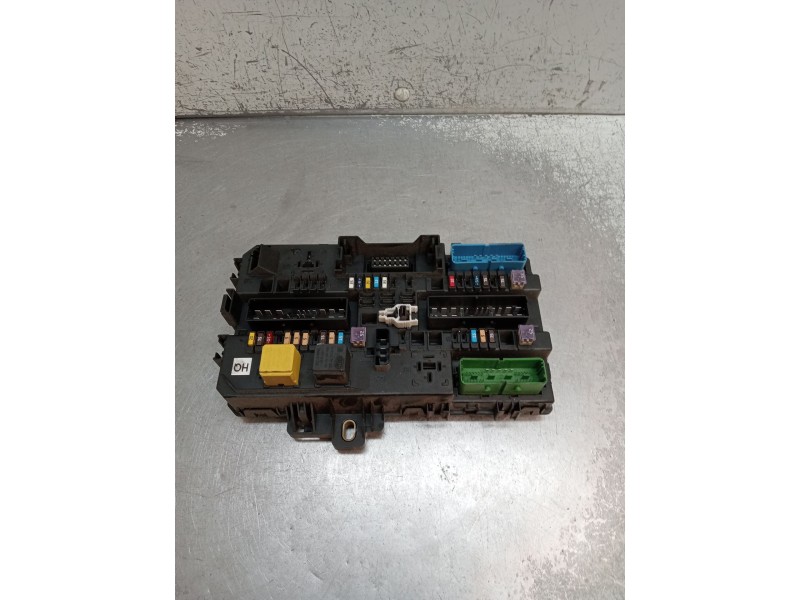 Recambio de caja reles / fusibles para opel zafira / zafira family b (a05) 1.9 cdti (m75) referencia OEM IAM 13220831 5DK0086695