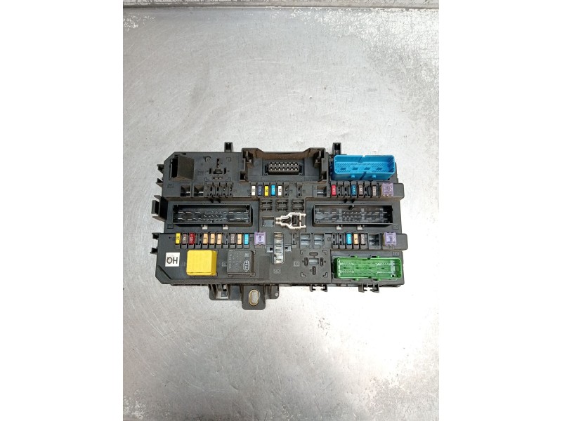 Recambio de caja reles / fusibles para opel zafira / zafira family b (a05) 1.9 cdti (m75) referencia OEM IAM 13220831 5DK0086695